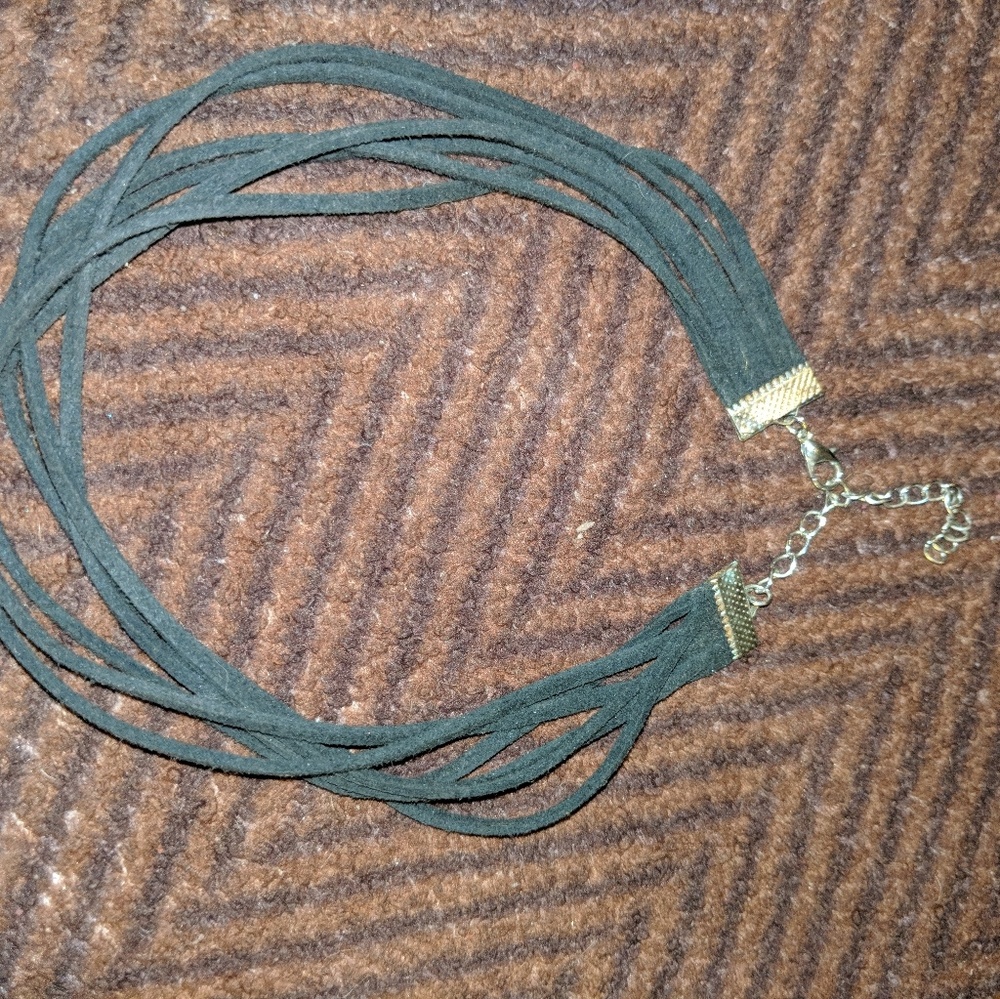Multi chain choker.